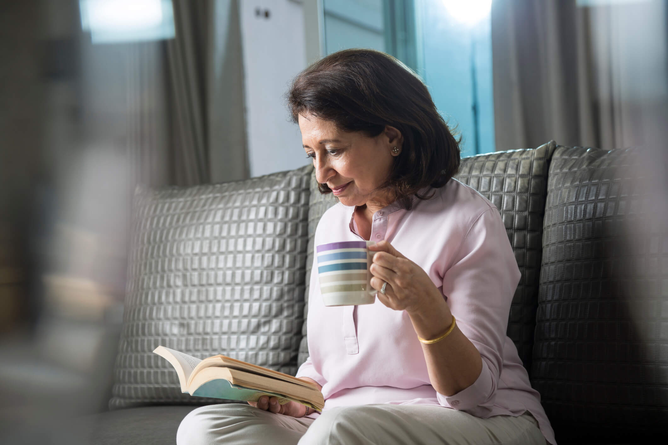 7 benefits of reading books while you are ageing