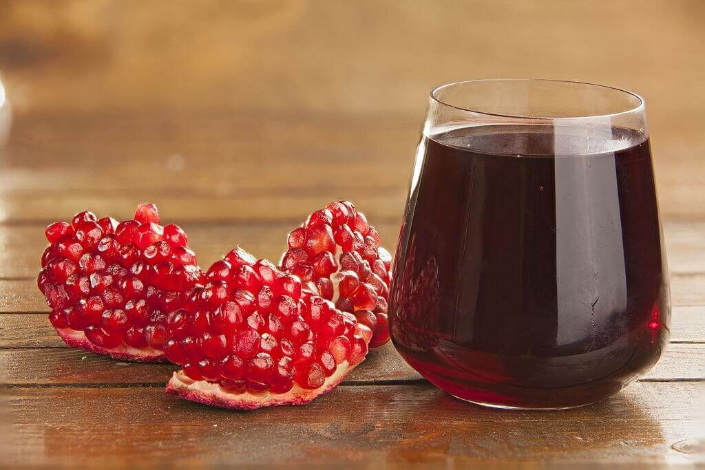 Pomegranate Benefits and Nutritional Value for the Elderly