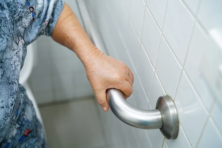 bathroom-safety-products-for-seniors