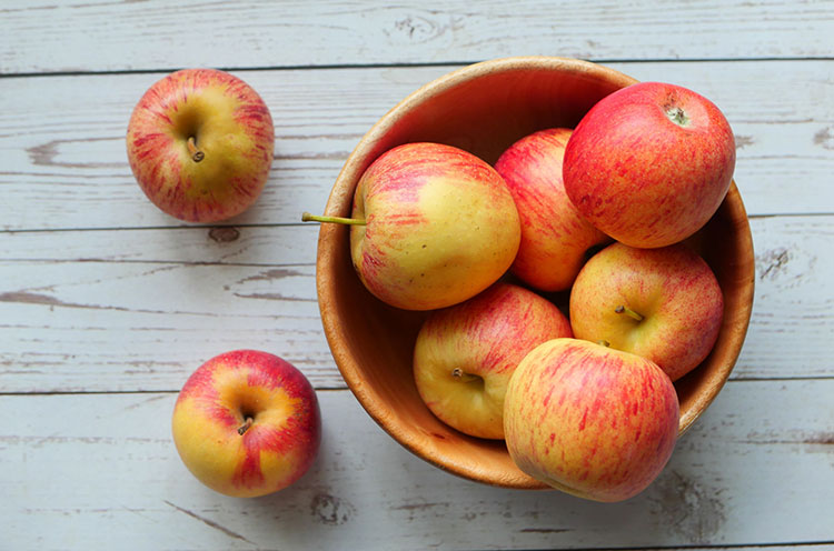 Apples in a bowl - Emoha