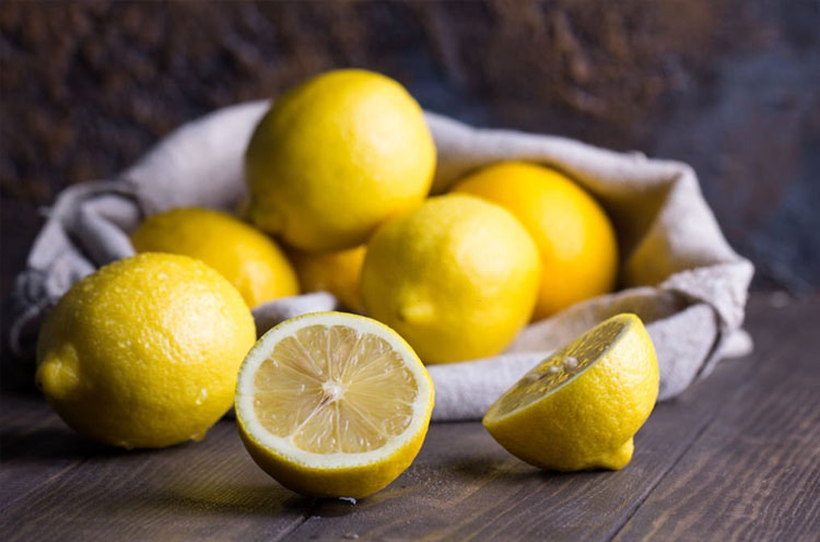 Cut and raw Lemons kept - Emoha