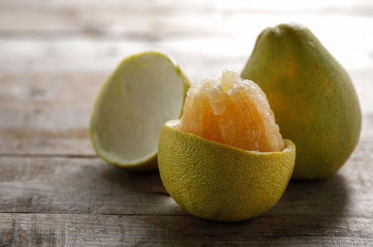 Cut & raw Pomelo kept - Emoha