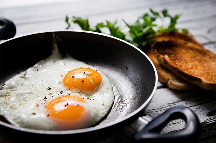 Eggs in frying pan